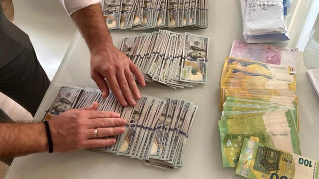 Percheziții în Chișinău într-un dosar de corupere electorală. Peste un milion de lei au fost ridicați de la persoane afiliate unei fundații din Rusia Percheziții în Chișinău într-un dosar de corupere electorală. Peste un milion de lei au fost ridicați de la persoane afiliate unei fundații din Rusia