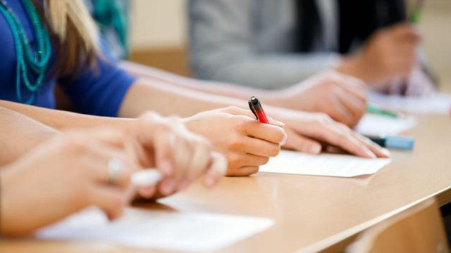 Elevii de clasa a IX-a susțin examenul la Limba și literatura română pentru alolingvi, ultima probă din sesiunea de absolvire a gimnaziului 
