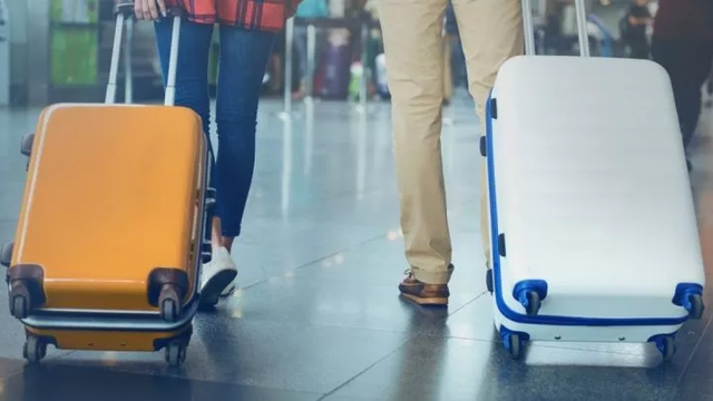 Ce drepturi au persoanele cărora li s-a anulat zborul sau li s-a pierdut bagajul Ce drepturi au persoanele cărora li s-a anulat zborul sau li s-a pierdut bagajul