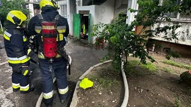 Incendiu la etajul 9 al unui bloc din sectorul Botanica. Trei copii au fost evacuați  Incendiu la etajul 9 al unui bloc din sectorul Botanica. Trei copii au fost evacuați
