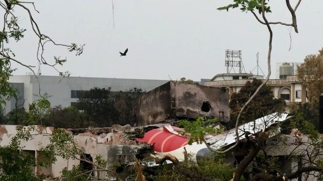 Bilanțul tragediei aviatice din India a crescut la 279 de morți
 Bilanțul tragediei aviatice din India a crescut la 279 de morți