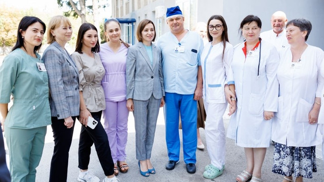 VIDEO | Maia Sandu, de Ziua Lucrătorului Medical și a Farmacistului: „Vă suntem recunoscători că ați ales să rămâneți și să aveți grijă de sănătatea noastră aici, acasă”  VIDEO | Maia Sandu, de Ziua Lucrătorului Medical și a Farmacistului: „Vă suntem recunoscători că ați ales să rămâneți și să aveți grijă de sănătatea noastră aici, acasă”