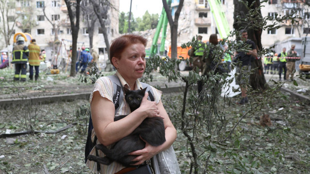 VIDEO | „Pur și simplu terorism”. Atacul masiv cu rachete și drone care a lovit Kievul a lăsat în urmă 23 de morți și cel puțin 134 de răniți VIDEO | „Pur și simplu terorism”. Atacul masiv cu rachete și drone care a lovit Kievul a lăsat în urmă 23 de morți și cel puțin 134 de răniți