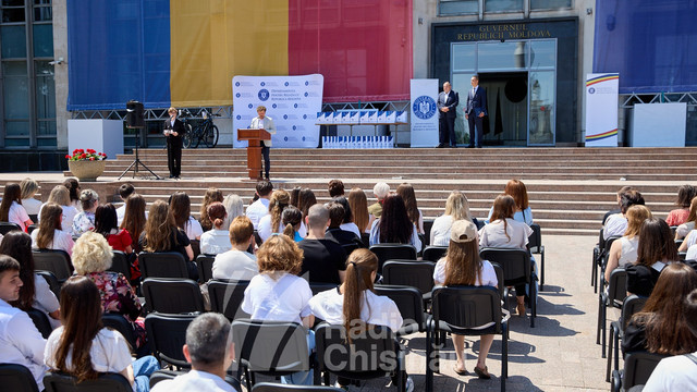 GALERIE FOTO | Peste 80 de elevi olimpici din Republica Moldova și profesorii lor coordonatori au fost premiați pentru al 4-lea an consecutiv de Guvernul României, prin DRRM 