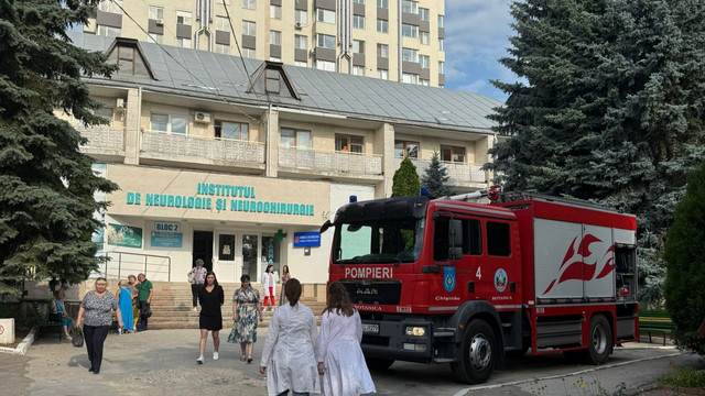 Un incendiu a izbucnit pe teritoriul unui spital din Chișinău: 45 de pompieri au intervenit la fața locului (FOTO) Un incendiu a izbucnit pe teritoriul unui spital din Chișinău: 45 de pompieri au intervenit la fața locului (FOTO)