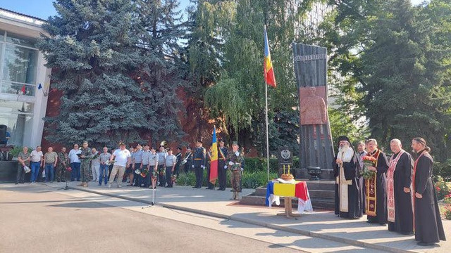 Episcopia de Bălți a Mitropoliei Basarabiei i-a pomenit pe eroii căzuți în războiul de pe Nistru. PS Antonie: „Pentru noi toți, ei sunt o lecție de demnitate, de verticalitate, de curaj” (FOTO) Episcopia de Bălți a Mitropoliei Basarabiei i-a pomenit pe eroii căzuți în războiul de pe Nistru. PS Antonie: „Pentru noi toți, ei sunt o lecție de demnitate, de verticalitate, de curaj” (FOTO)