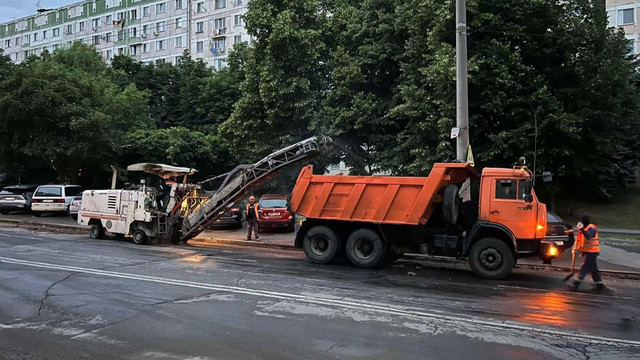 Trafic sistat pe o stradă din sectorul Buiucani din Chișinău. Transportul public, redirecționat
 Trafic sistat pe o stradă din sectorul Buiucani din Chișinău. Transportul public, redirecționat