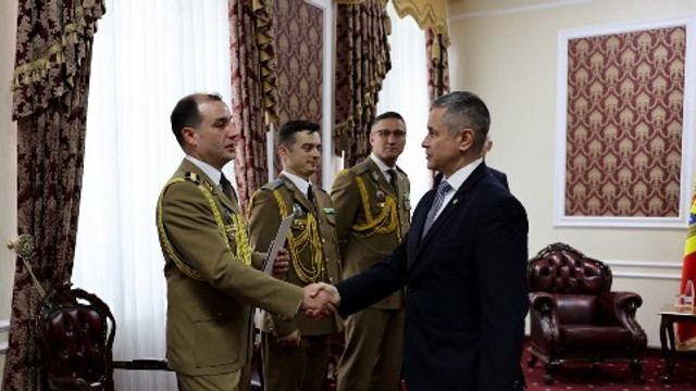 Noul atașat adjunct român al apărării la Chișinău a fost prezentat ministrului Anatolie Nosatîi Noul atașat adjunct român al apărării la Chișinău a fost prezentat ministrului Anatolie Nosatîi