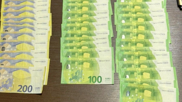 Avocat din Chișinău, prins în flagrant în timp ce primea mită de 10 mii de euro Avocat din Chișinău, prins în flagrant în timp ce primea mită de 10 mii de euro