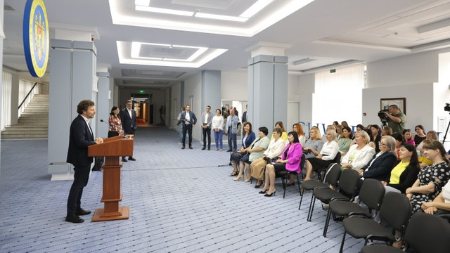 LIVE | Conferință de presă organizată de MEC privind plecarea în România a 78 de profesori de limbă și literatură română din școlile alolingve la cursuri intensive de limbă română LIVE | Conferință de presă organizată de MEC privind plecarea în România a 78 de profesori de limbă și literatură română din școlile alolingve la cursuri intensive de limbă română