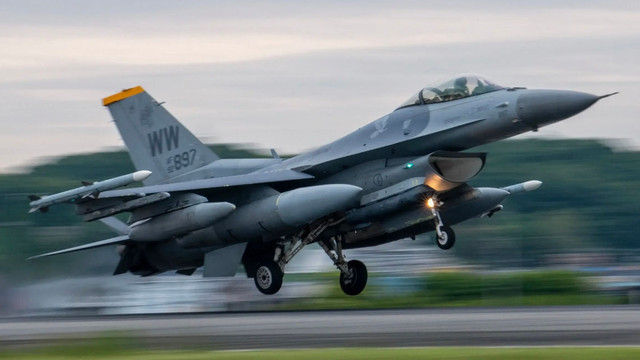 VIDEO | Un avion de vânătoare F-16 s-a prăbușit în timp ce respingea un atac rusesc. Zelenski a ordonat elucidarea cazului
 VIDEO | Un avion de vânătoare F-16 s-a prăbușit în timp ce respingea un atac rusesc. Zelenski a ordonat elucidarea cazului