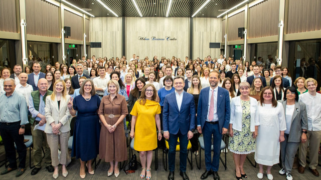 Un grup de 155 de tineri vor face stagii plătite în serviciul public, în cadrul programului comun cu Uniunea Europeană Un grup de 155 de tineri vor face stagii plătite în serviciul public, în cadrul programului comun cu Uniunea Europeană