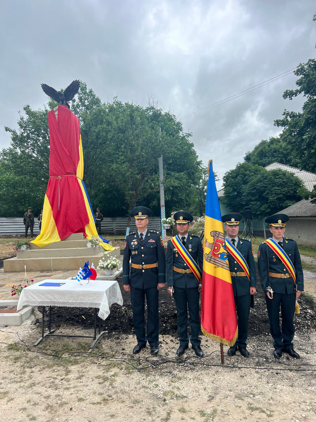 FOTO | Monument al eroilor reîntregitori, inaugurat în satul Pociumbăuți la împlinirea a 87 de ani de la moartea Reginei Maria
