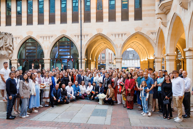 FOTO | „Prin muncă și demnitate, duc R. Moldova cu ei în Europa”. Maia Sandu s-a întâlnit cu cetățeni ai R. Moldova stabiliți în Marea Britanie