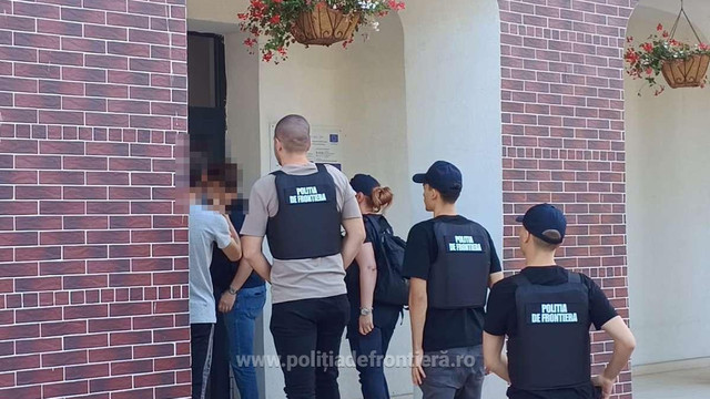 Sute de percheziții peste Prut, într-un dosar care vizează acte de identitate românești false. Peste 7 mii de persoane originare din fostele state sovietice și-au stabilit domiciliu fictiv în România Sute de percheziții peste Prut, într-un dosar care vizează acte de identitate românești false. Peste 7 mii de persoane originare din fostele state sovietice și-au stabilit domiciliu fictiv în România