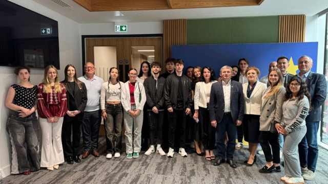 FOTO | „Doar uniți și solidari vom reuși să păstrăm pacea și drumul nostru de integrare europeană”. Igor Grosu s-a întâlnit cu cetățeni ai Republicii Moldova stabiliți în Irlanda