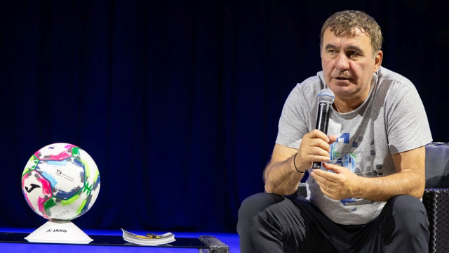 Regele fotbalului românesc, Gheorghe Hagi, primit cu multă căldură la Cahul: proiecte fotbalistice comune, scurtă întrevedere cu Maia Sandu (FOTO) Regele fotbalului românesc, Gheorghe Hagi, primit cu multă căldură la Cahul: proiecte fotbalistice comune, scurtă întrevedere cu Maia Sandu (FOTO)