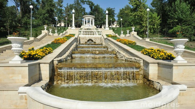 Meteorologii anunță pentru sâmbătă vreme caldă și ploi în nordul țării Meteorologii anunță pentru sâmbătă vreme caldă și ploi în nordul țării