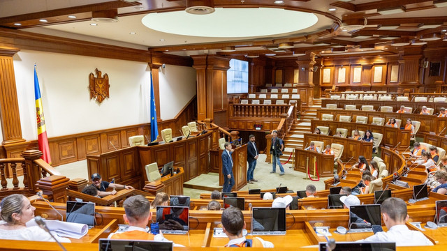 Elevi și studenți din țară și din străinătate au vizitat Parlamentul în cadrul unor tururi educaționale Elevi și studenți din țară și din străinătate au vizitat Parlamentul în cadrul unor tururi educaționale