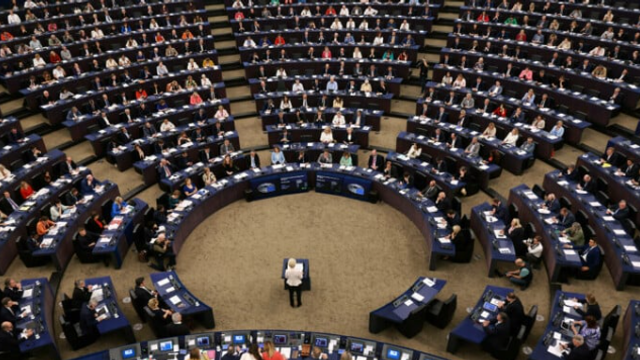 Moțiunea de cenzură împotriva Comisiei Europene a fost respinsă de Parlamentul European cu o largă majoritate Moțiunea de cenzură împotriva Comisiei Europene a fost respinsă de Parlamentul European cu o largă majoritate