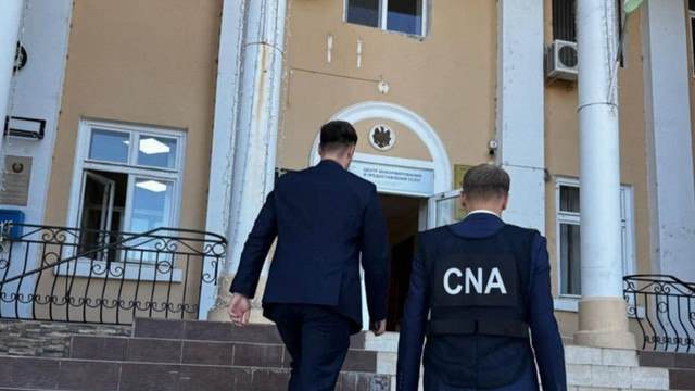 CNA desfășoară percheziții într-un dosar de abuz de serviciu cu prejudicii mari la bugetul local din Taraclia. Sunt vizate persoane publice CNA desfășoară percheziții într-un dosar de abuz de serviciu cu prejudicii mari la bugetul local din Taraclia. Sunt vizate persoane publice