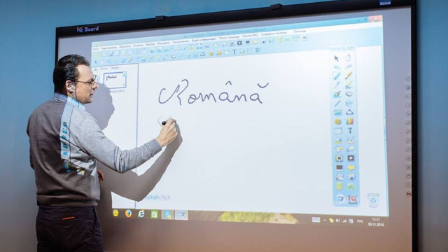 O sută de profesori care predau limba română în școlile alolingve merg la cursuri de perfecționare în șapte centre universitare din România O sută de profesori care predau limba română în școlile alolingve merg la cursuri de perfecționare în șapte centre universitare din România