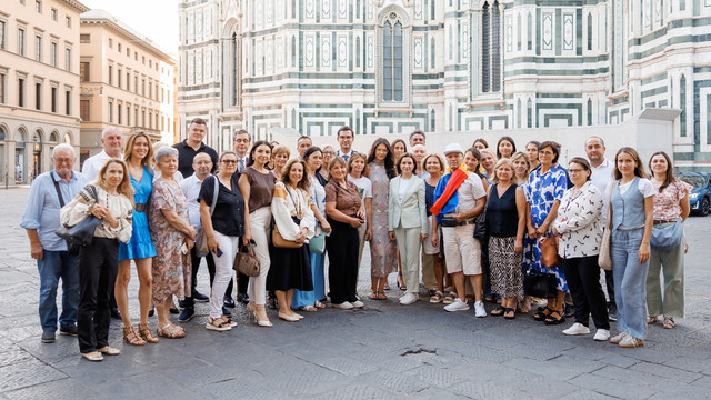 Maia Sandu s-a întâlnit cu membrii comunității de moldoveni din Florența: „Prin felul vostru de a fi duceți vestea bună despre țara noastră în Italia” (FOTO) Maia Sandu s-a întâlnit cu membrii comunității de moldoveni din Florența: „Prin felul vostru de a fi duceți vestea bună despre țara noastră în Italia” (FOTO)