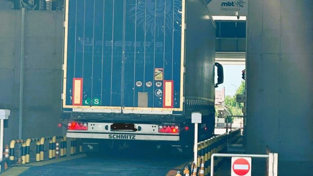 Vama Albița a finalizat dotarea cu scanere moderne. Acum pot fi scanate și camioane și containere, nu doar vehicule mici Vama Albița a finalizat dotarea cu scanere moderne. Acum pot fi scanate și camioane și containere, nu doar vehicule mici