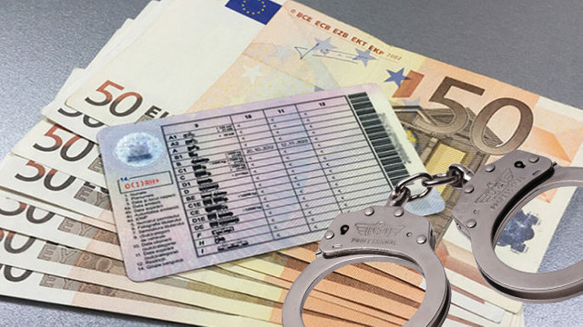 Trei persoane, condamnate pentru trafic de influență în eliberarea certificatelor medicale pentru permise auto
 Trei persoane, condamnate pentru trafic de influență în eliberarea certificatelor medicale pentru permise auto
