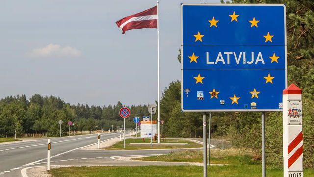 Letonia nu mai recunoaște pașapoartele rusești fără date biometrice