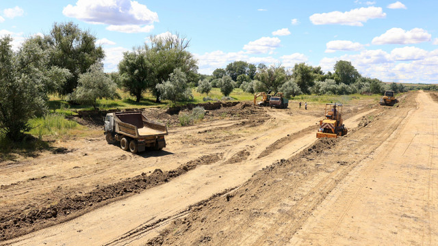 Siguranță sporită pe malul Prutului: Au început lucrările de consolidare a digului în raionul Cantemir (FOTO) Siguranță sporită pe malul Prutului: Au început lucrările de consolidare a digului în raionul Cantemir (FOTO)