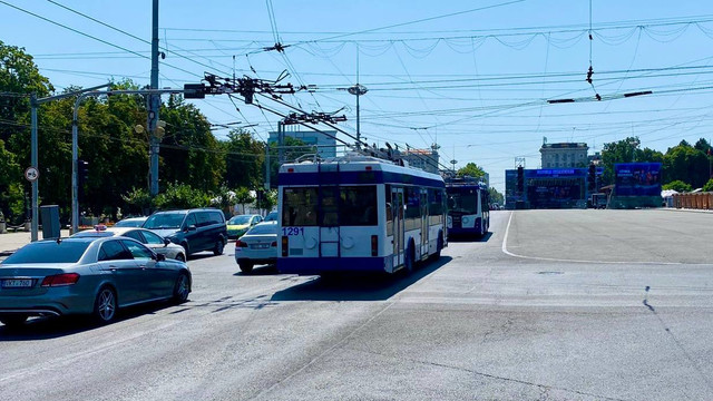 Traficul rutier, supendat în Piața Marii Adunări Naționale. Cum va circula transportul public 