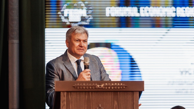 Ambasadorul Victor Chirilă, la Forumul Economic de la Vatra Dornei: „Republica Moldova devine o piață tot mai atractivă pentru investiții, în contextul apropierii de UE” Ambasadorul Victor Chirilă, la Forumul Economic de la Vatra Dornei: „Republica Moldova devine o piață tot mai atractivă pentru investiții, în contextul apropierii de UE”
