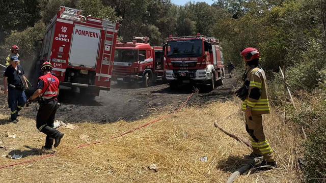 FOTO | Pompierii moldoveni au intervenit în prima misiune din Grecia pentru stingerea unui incendiu de pădure