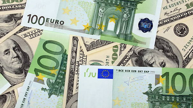 Euro și dolarul continuă să se scumpească