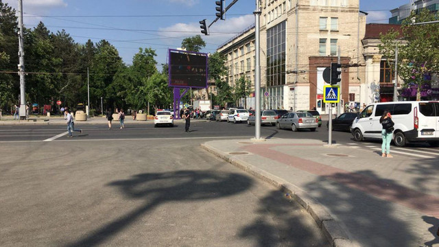 Traficul rutier pe unele străzi din Chișinău, suspendat parțial în weekend
 Traficul rutier pe unele străzi din Chișinău, suspendat parțial în weekend