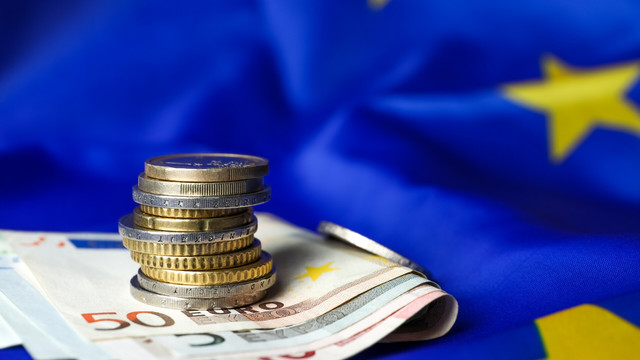 România va primi 60,2 miliarde de euro fonduri europene pentru agricultură și coeziune, cu aproape 14 miliarde euro mai mult decât actualul buget România va primi 60,2 miliarde de euro fonduri europene pentru agricultură și coeziune, cu aproape 14 miliarde euro mai mult decât actualul buget