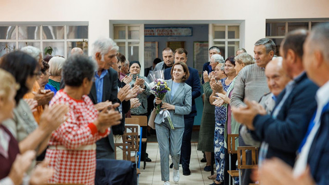FOTO | Președinta Maia Sandu a vizitat satul natal, căruia i-a donat suma de 1,9 milioane de lei din premiul Reinhard Mohn FOTO | Președinta Maia Sandu a vizitat satul natal, căruia i-a donat suma de 1,9 milioane de lei din premiul Reinhard Mohn