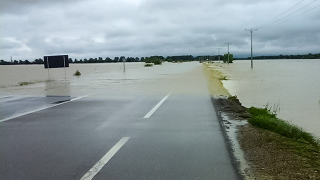 Prognoze hidrologice actualizate. Prutul crește cu până la 3 metri și riscă să provoace inundații, a fost emis cod galben Prognoze hidrologice actualizate. Prutul crește cu până la 3 metri și riscă să provoace inundații, a fost emis cod galben