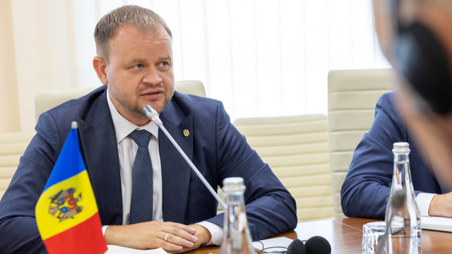 Roman Roșca, propus pentru funcția de viceprim-ministru de Reintegrare. Dorin Recean i-a mulțumit lui Oleg Serebrian pentru activitate Roman Roșca, propus pentru funcția de viceprim-ministru de Reintegrare. Dorin Recean i-a mulțumit lui Oleg Serebrian pentru activitate