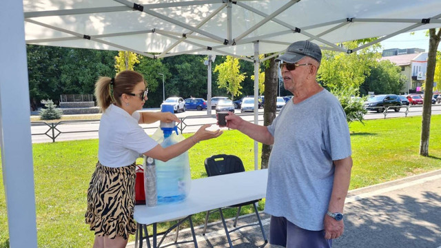 Puncte de distribuire a apei și corturi anticaniculă, instalate în sectoarele orașului Chișinău 