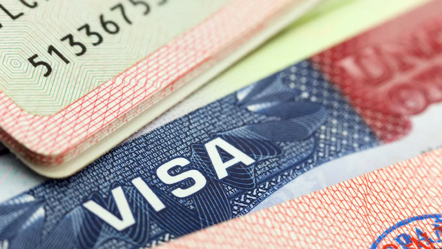 Taxă suplimentară de cel puțin 250 de dolari pentru viză în SUA. Sunt vizați turiști, studenți și vizitatori temporari Taxă suplimentară de cel puțin 250 de dolari pentru viză în SUA. Sunt vizați turiști, studenți și vizitatori temporari