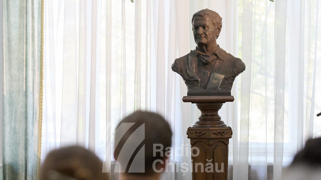 GALERIE FOTO | Bustul lui Vladimir Beșleagă, dezvelit în ziua în care ar fi împlinit 94 de ani GALERIE FOTO | Bustul lui Vladimir Beșleagă, dezvelit în ziua în care ar fi împlinit 94 de ani