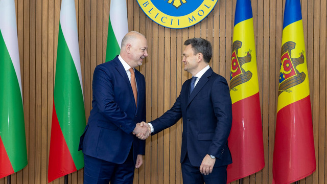 Prim-ministrul bulgar, Rossen Jeliazkov, la Chișinău: „Bulgaria va continua să fie un avocat puternic al Chișinăului la Bruxelles” Prim-ministrul bulgar, Rossen Jeliazkov, la Chișinău: „Bulgaria va continua să fie un avocat puternic al Chișinăului la Bruxelles”