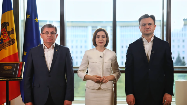 VIDEO | Maia Sandu, Dorin Recean și Igor Grosu, de Ziua Constituției: „Să fim uniți, să ne apărăm libertatea și democrația” 
