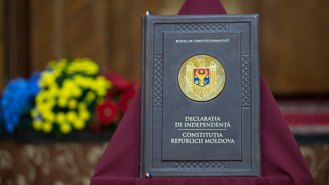 Cele mai recente modificări ale Constituției: Obiectivul de aderare a țării la UE și sintagma „limba română”, incluse în Legea supremă a statului Cele mai recente modificări ale Constituției: Obiectivul de aderare a țării la UE și sintagma „limba română”, incluse în Legea supremă a statului