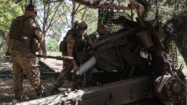 Ucraina își extinde armata. Zelenski permite înrolarea voluntară a seniorilor peste 60 de ani Ucraina își extinde armata. Zelenski permite înrolarea voluntară a seniorilor peste 60 de ani