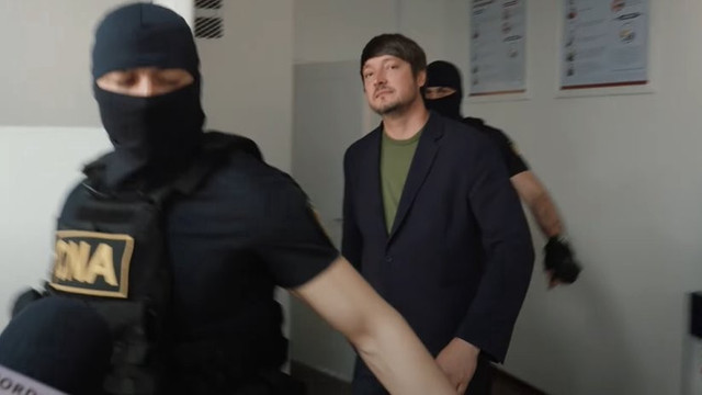 Dosarul mitei de 40 de mii de dolari la vamă: Șeful Biroului Vamal Centru, în arest la domiciliu. Ceilalți bănuiți – cercetați în libertate Dosarul mitei de 40 de mii de dolari la vamă: Șeful Biroului Vamal Centru, în arest la domiciliu. Ceilalți bănuiți – cercetați în libertate