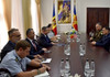 Însărcinatul cu afaceri ad interim al SUA, primit la Ministerul Apărării. Anatolie Nosatîi și Nick Pietrowicz au discutat despre cooperarea moldo-americană 