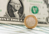 Euro și dolarul se scumpesc la sfârșit de săptămână 